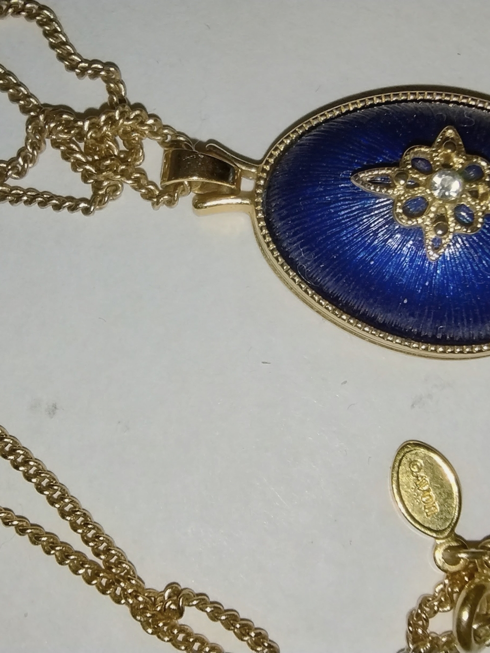 Avon Gold-Tone Necklace with Deep Blue Oval Pendant - Picture 3 of 3